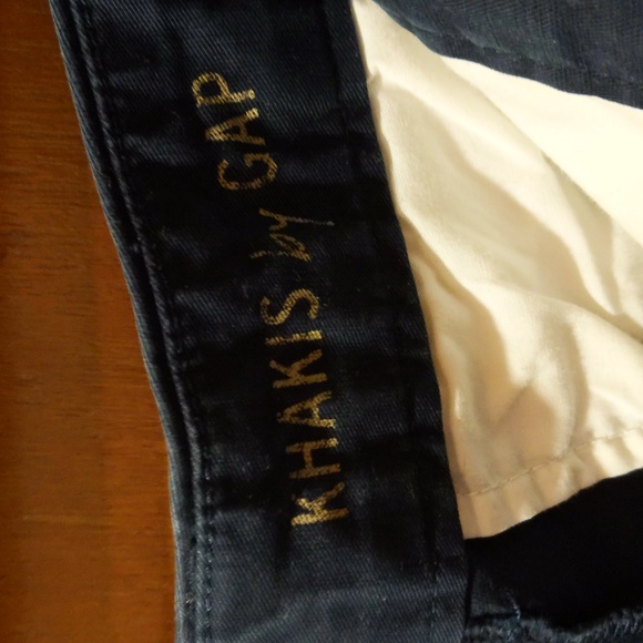 Gap khaki boyfriend roll up sorts - Picture 3 of 4